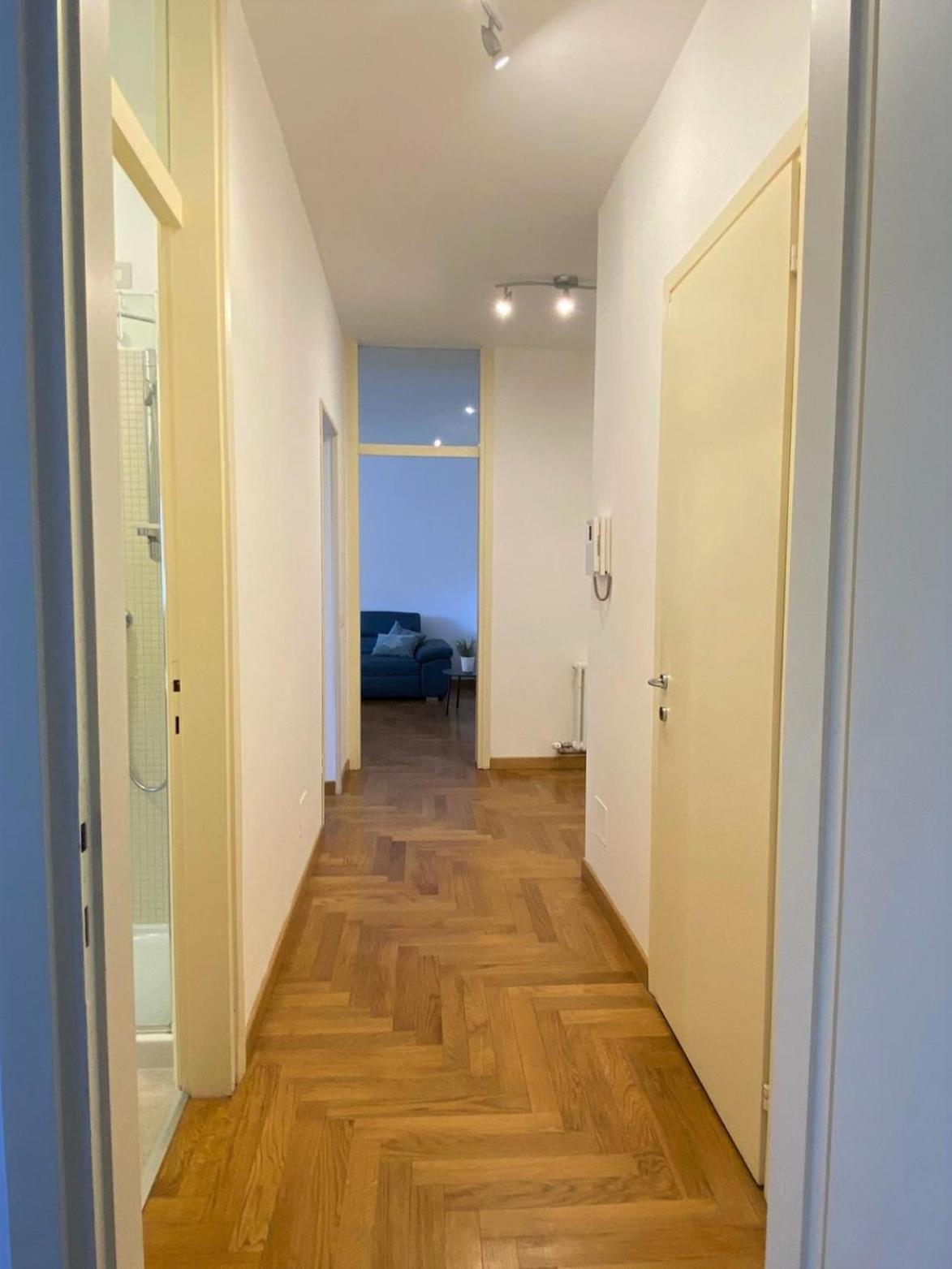 The Little Duck - Modern Apartment With Balcony コモ エクステリア 写真