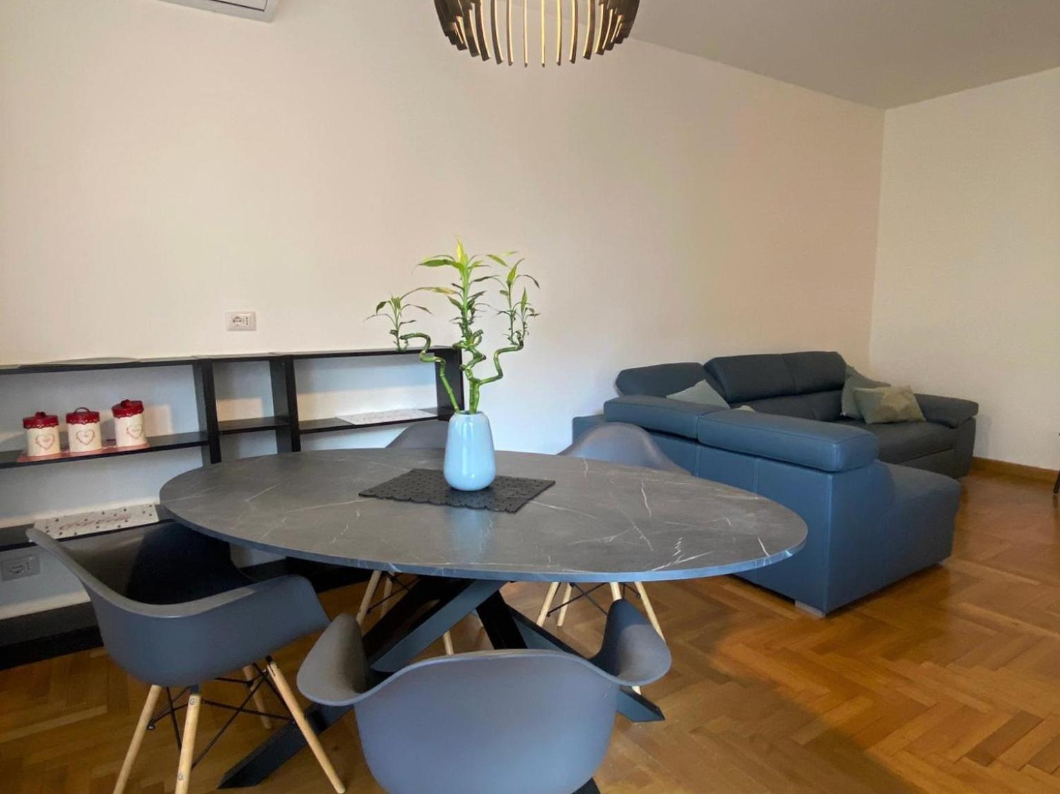 The Little Duck - Modern Apartment With Balcony コモ エクステリア 写真