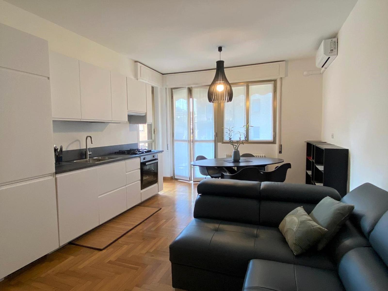 The Little Duck - Modern Apartment With Balcony コモ エクステリア 写真