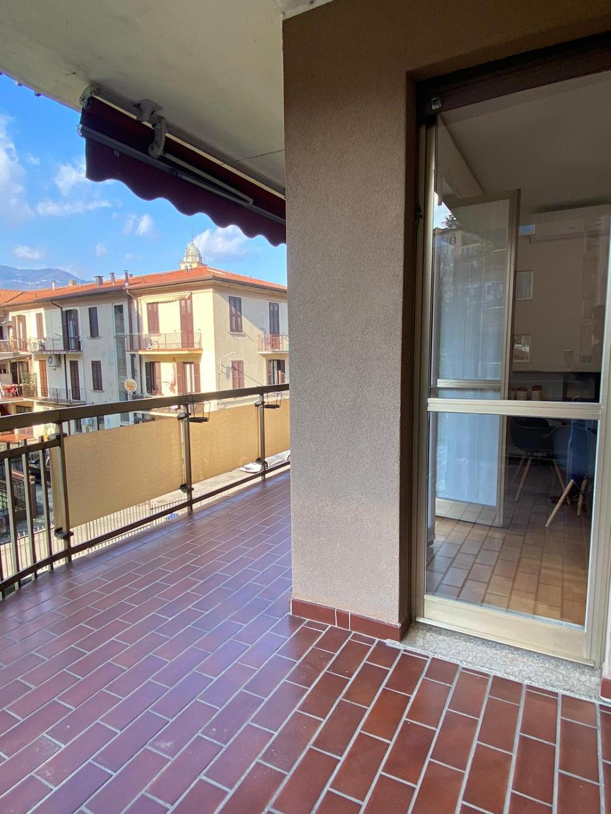 The Little Duck - Modern Apartment With Balcony コモ エクステリア 写真